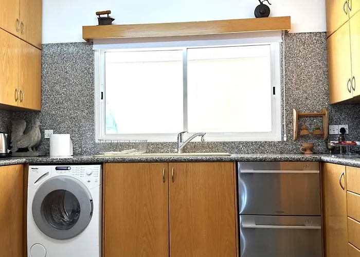 Modern 3bdr_top Floor_lux_suite_balcony * Λεμεσός